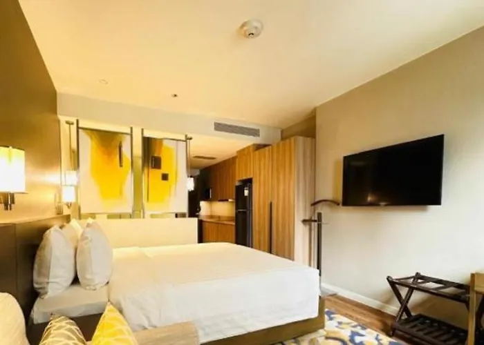 Rbr Lux Novotel Residences Acqua 5* マニラ市