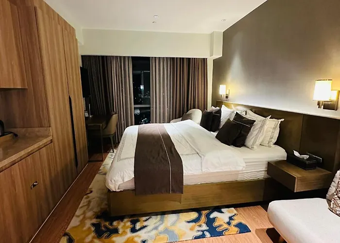ホテル Rbr Lux Novotel Residences Acqua マニラ市