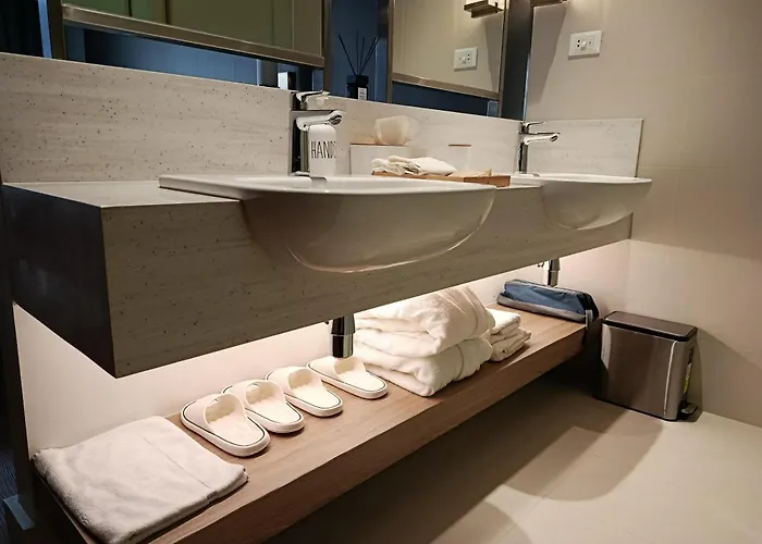 Rbr Lux Novotel Residences Acqua ホテル マニラ市