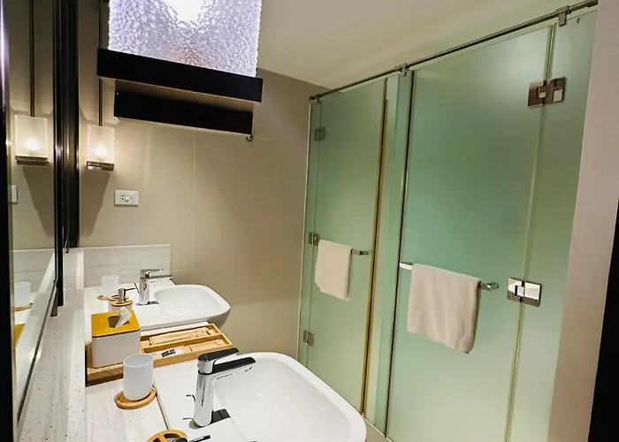 ホテル Rbr Lux Novotel Residences Acqua マニラ市